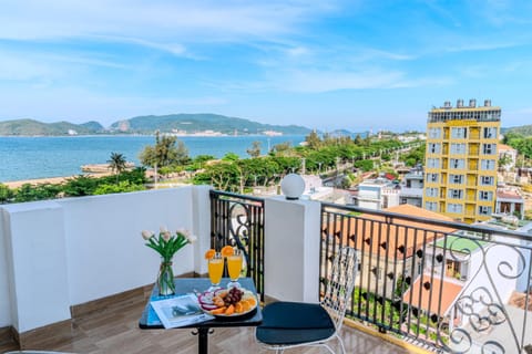 Nearby landmark, Day, Natural landscape, View (from property/room), Balcony/Terrace, Food and drinks, City view, Mountain view, Sea view
