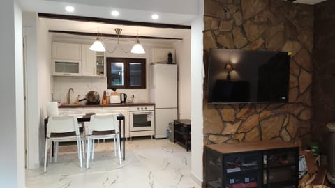 TV and multimedia, Kitchen or kitchenette, Dining area