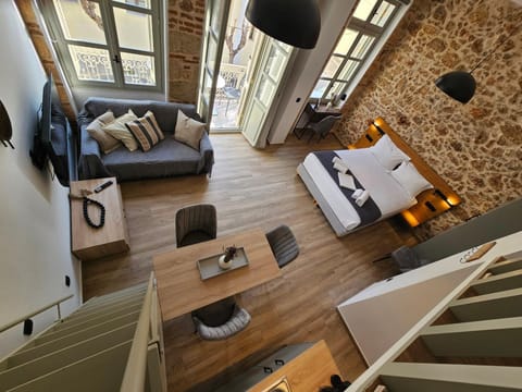 Bed, TV and multimedia, Living room, Seating area