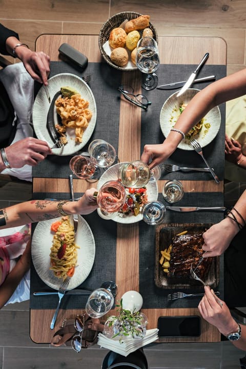 Food and drinks, Food, Dinner, Alcoholic drinks