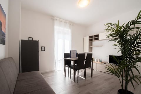 Living room, Seating area, Dining area, Evening entertainment