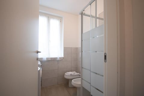 Toilet, Bathroom, bidet, towels