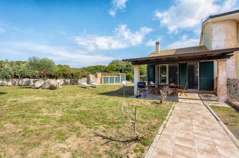 Property building, Garden, Dining area, Garden view