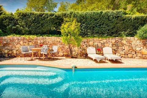 Day, Natural landscape, Winter, Garden view, Swimming pool