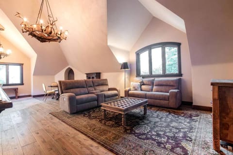 Castle Gatehouse Rental for a Unique Getaway near Bolton Landing, New York House in Bolton Landing