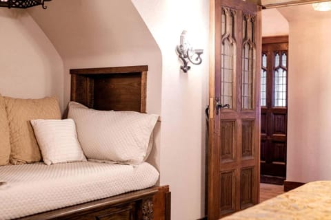 Castle Gatehouse Rental for a Unique Getaway near Bolton Landing, New York House in Bolton Landing