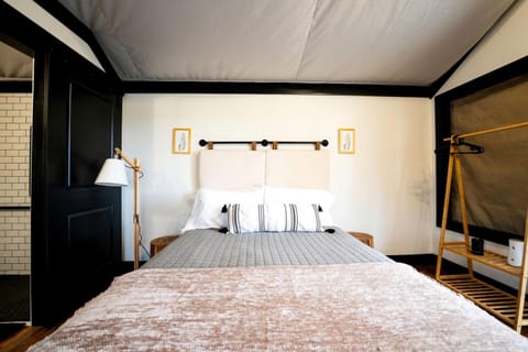 Romantic Safari Tent with Grill and Hot Tub in Cedar Bluff, Alabama Luxury tent in Weiss Lake