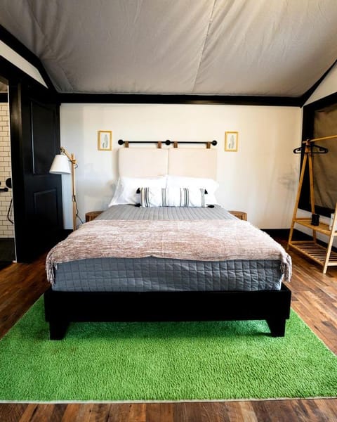 Romantic Safari Tent with Grill and Hot Tub in Cedar Bluff, Alabama Luxury tent in Weiss Lake