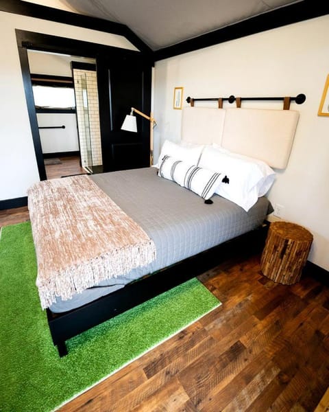 Romantic Safari Tent with Grill and Hot Tub in Cedar Bluff, Alabama Luxury tent in Weiss Lake