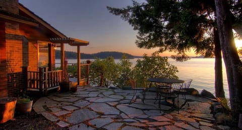 Waterfront Cottage Rental with Spectacular Sunset Views on Orcas Island, Washington House in Deer Harbor