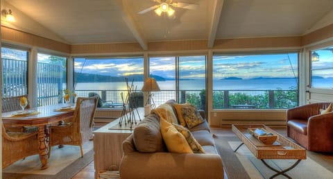 Waterfront Cottage Rental with Spectacular Sunset Views on Orcas Island, Washington House in Deer Harbor