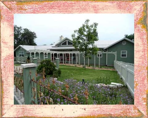 Spacious Cottage with Exquisite Pond and Hill Country Views near Fredericksburg and Kerrville, Texas House in Hunt