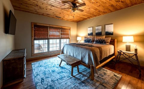 Lake Cabin Fully Equipped Ideal for Big Families in Topton, North Carolina Cabin in Nantahala Lake