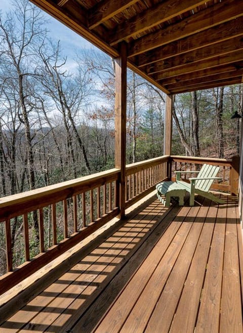 Lake Cabin Fully Equipped Ideal for Big Families in Topton, North Carolina Cabin in Nantahala Lake