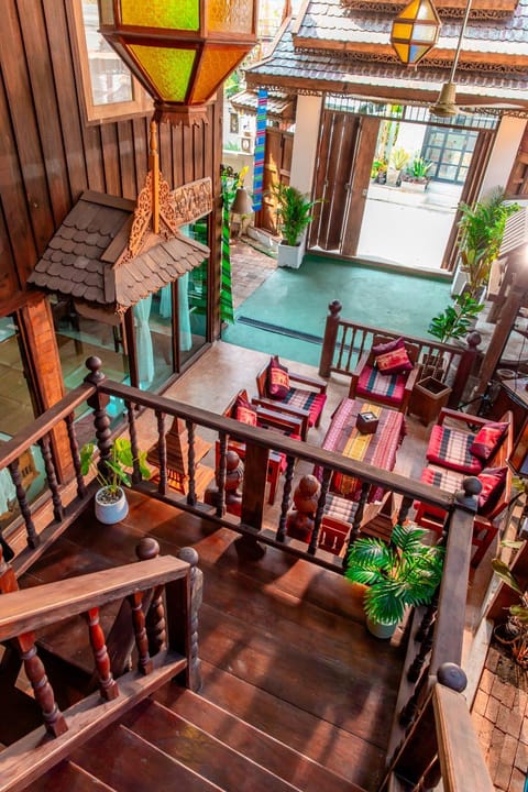 Seating area, Internal: Not applicable to any particular room