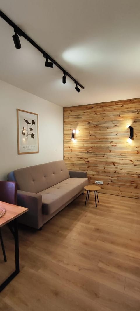 Bed, Seating area