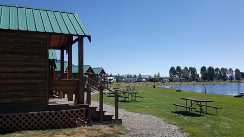 Spectacular Lakefront Wooden Cabin near West Yellowstone, Montana Cabin in Hebgen Lake
