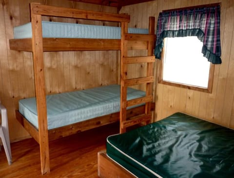 Spectacular Lakefront Wooden Cabin near West Yellowstone, Montana Cabin in Hebgen Lake