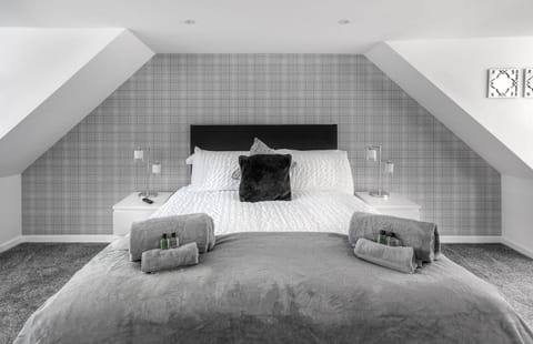 Bed, Photo of the whole room, Bedroom