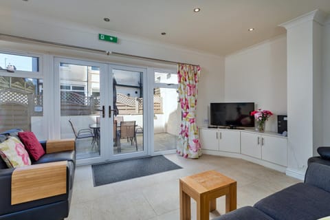 Communal lounge/ TV room, Living room