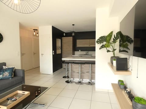 Quiet Garden - 10 minutes to Geneva Apartment in Canton of Geneva