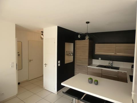 Quiet Garden - 10 minutes to Geneva Apartment in Canton of Geneva