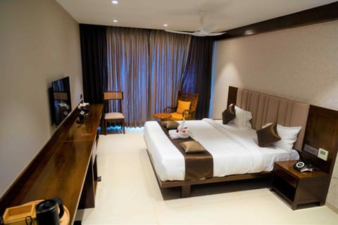 Bed, TV and multimedia, Bedroom