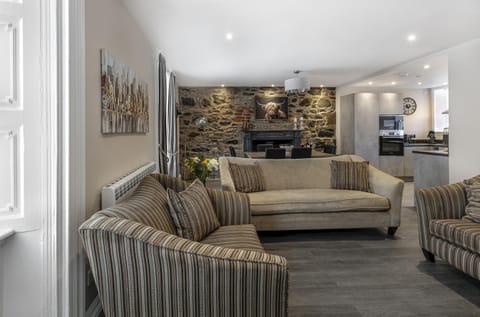 Kitchen or kitchenette, Living room, Seating area