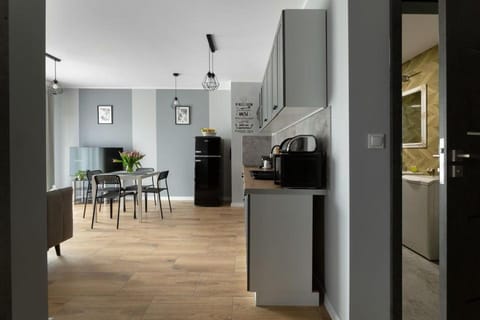 Kitchen or kitchenette, Dining area, oven, pet friendly, stove