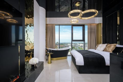 Bed, TV and multimedia, Living room, Photo of the whole room, Seating area, Bedroom