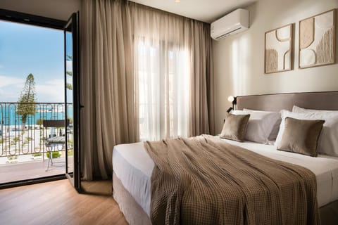 Bed, View (from property/room), Balcony/Terrace, Photo of the whole room, Bedroom, Sea view