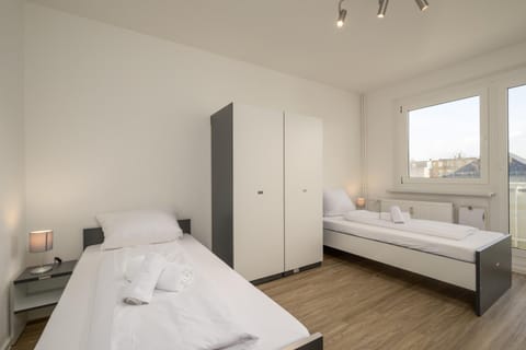 Photo of the whole room, Bedroom, towels