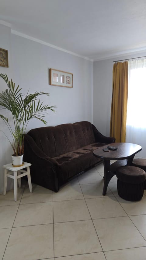 Communal lounge/ TV room, Bed, Seating area