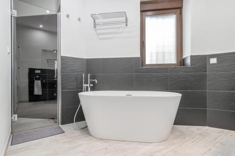 Bathroom, Bath