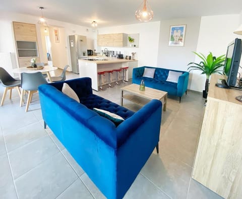 Kitchen or kitchenette, Living room