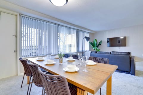 Seating area, Dining area