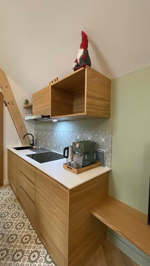 Coffee/tea facilities, Kitchen or kitchenette, dishwasher, microwave, stove, toaster, kitchen