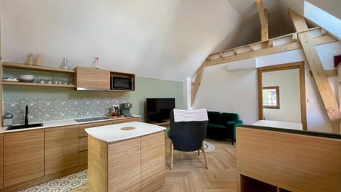 Kitchen or kitchenette, Living room, Seating area