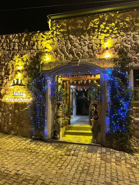 Property building, Facade/entrance, Night