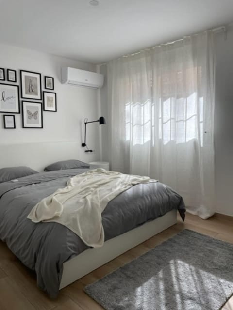 Bed, Photo of the whole room