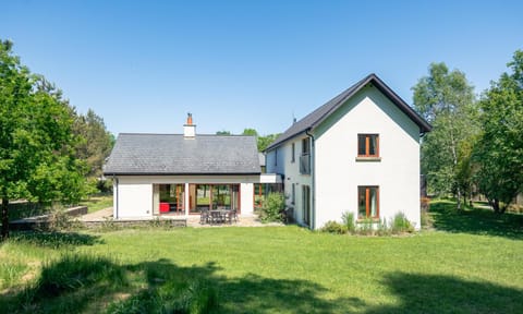 Property building, Patio, Day, Natural landscape