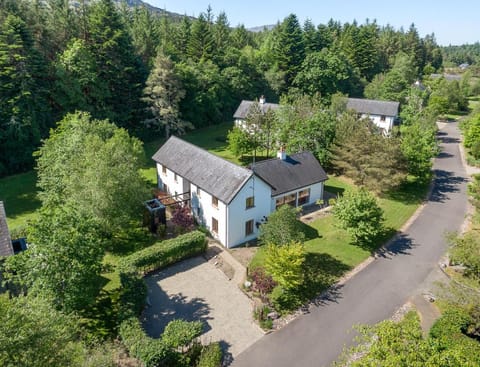 Property building, Neighbourhood, Natural landscape, Garden