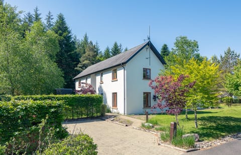 Property building, Day, Natural landscape, Garden, Garden view