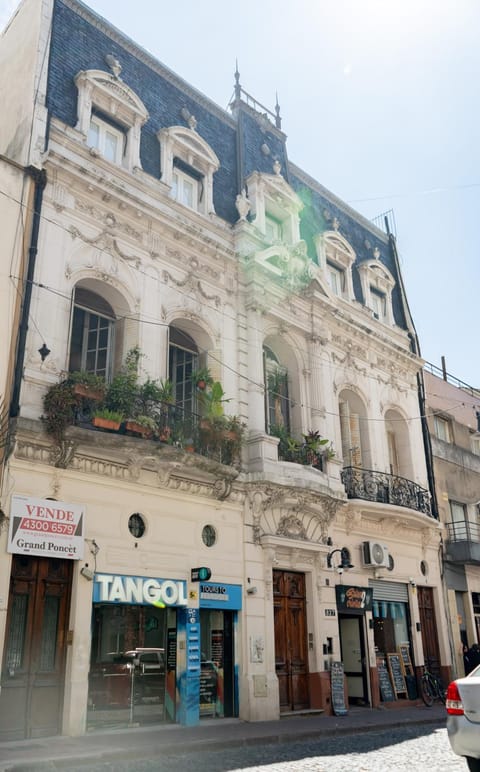 Property building, Neighbourhood, Landmark view, Street view, Location