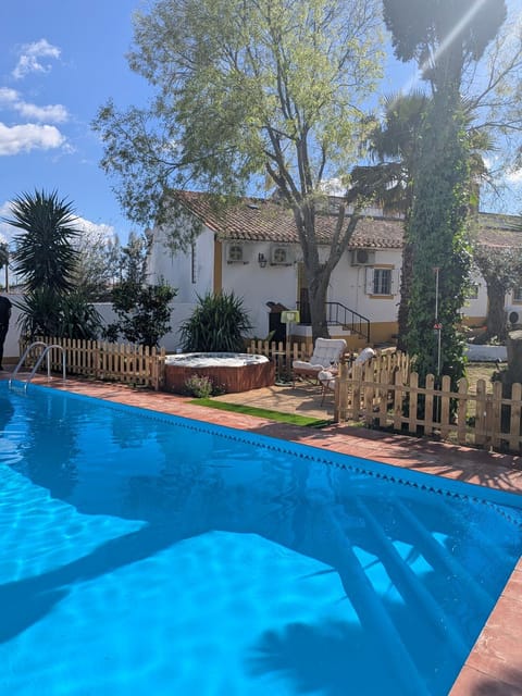 Property building, Patio, Garden, Garden view, Pool view, Swimming pool, Swimming pool, sunbed