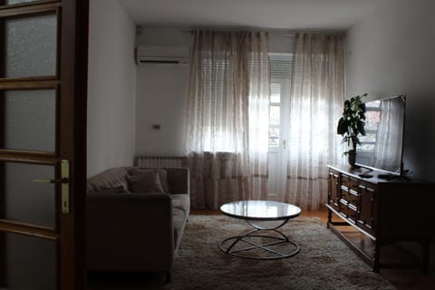 Living room, Seating area, air conditioner