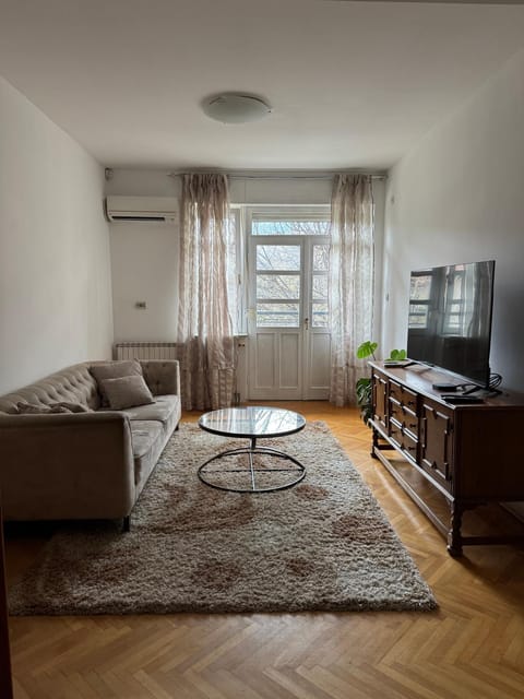 Communal lounge/ TV room, TV and multimedia, Living room, Seating area