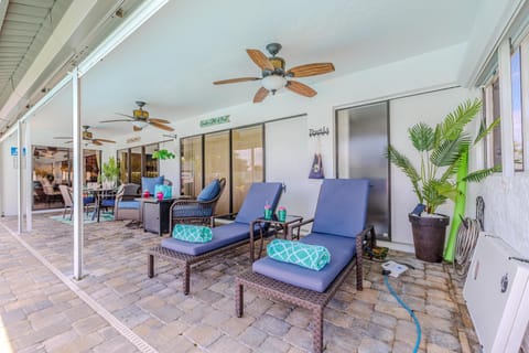 Heated Pool, Pet Friendly, Game Room and Bikes - Palm Leaf Haven - Roelens Vacations House in Lochmoor Waterway