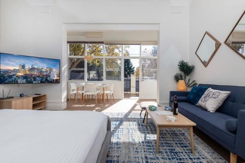 Bed, TV and multimedia, Living room, Photo of the whole room, Seating area, Dining area, Bedroom