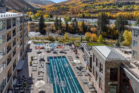 Nearby landmark, Mountain view, Pool view, Swimming pool